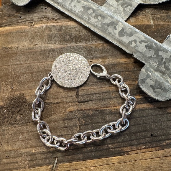 Monica Rich Kossan - Sterling Silver Vine Detail Picture Frame Bracelet - Picture 7 of 9